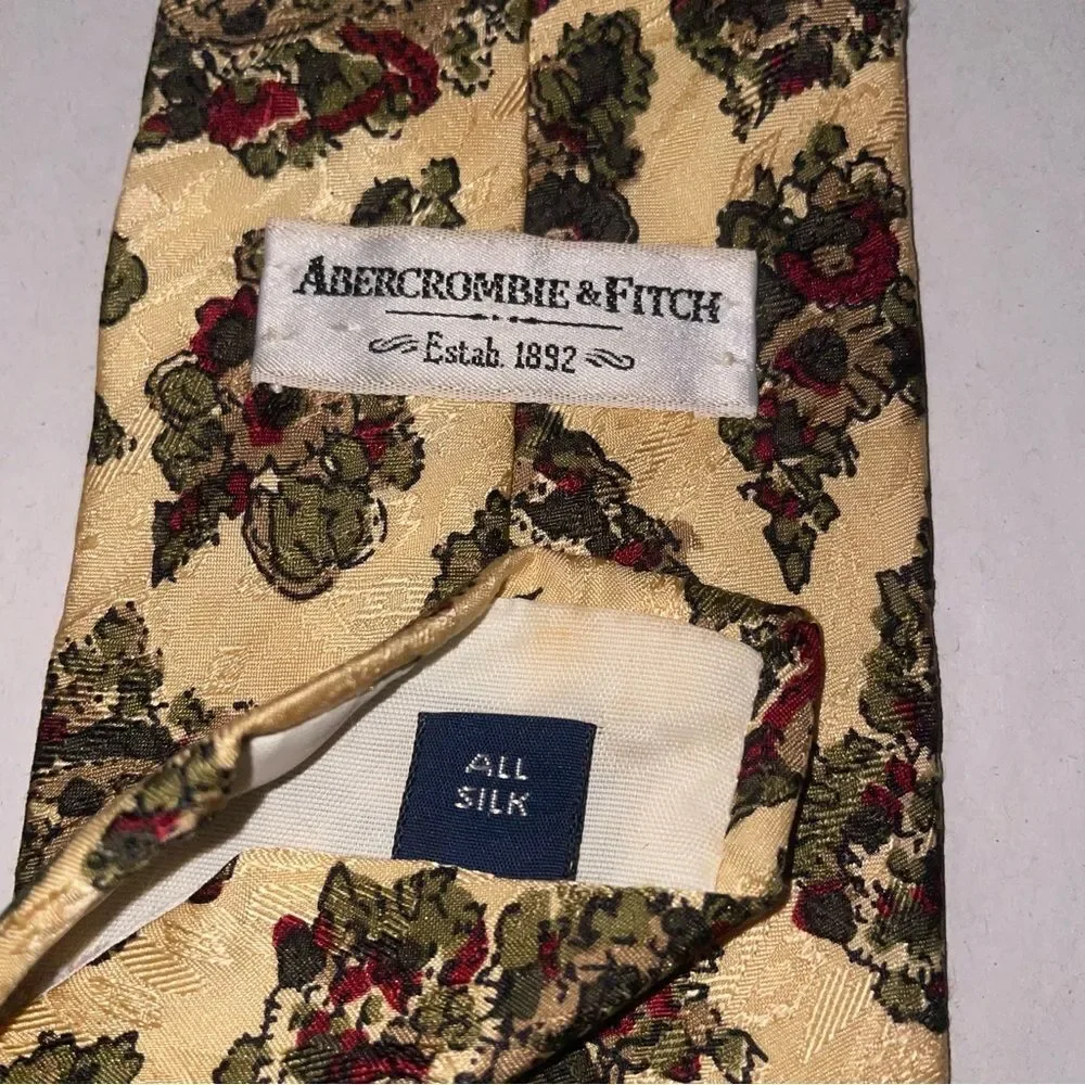 Abercrombie & Fitch Paisley Patterned Tie